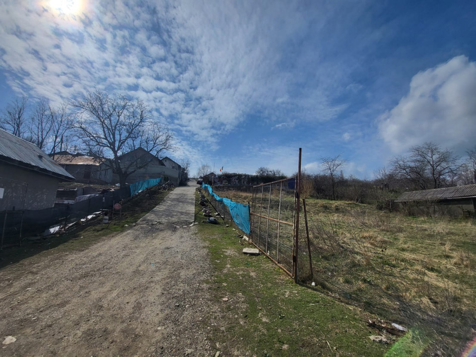 Rediu,Teren cu Utilitati Locatie cu priveliste