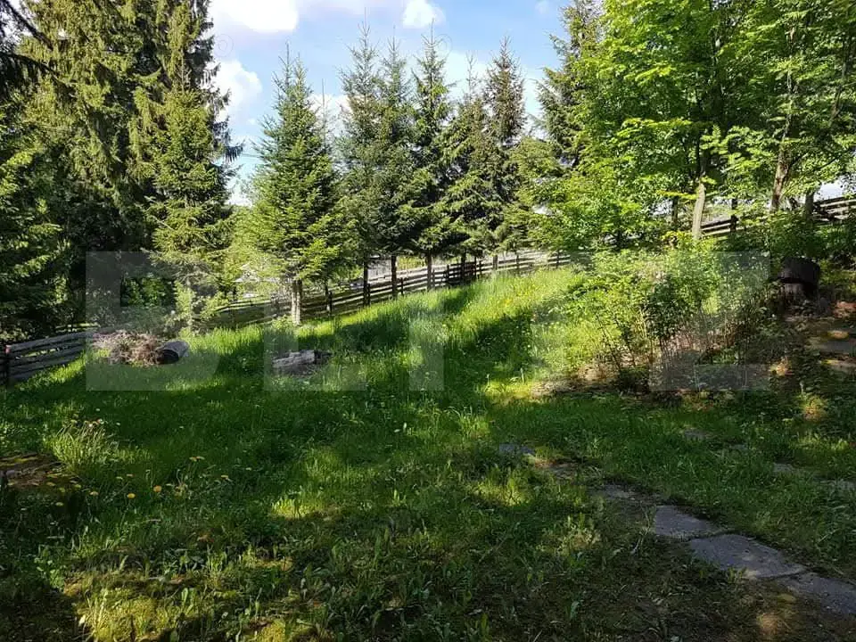 Cabana de vanzare, cu 4 camere, 100 mp, zona Piatra Fantanele