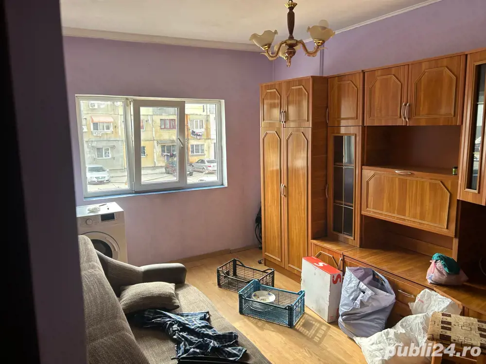Vand garsoniera-Schela-23mp cu baie si bucatarie