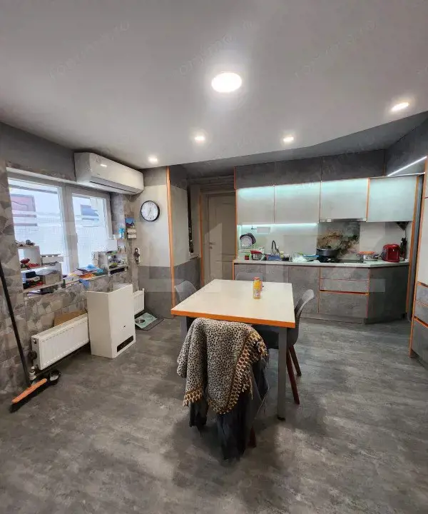 Casa cu 3 camere, 2 bucatarii, Teren de 1000 mp, zona Unirii