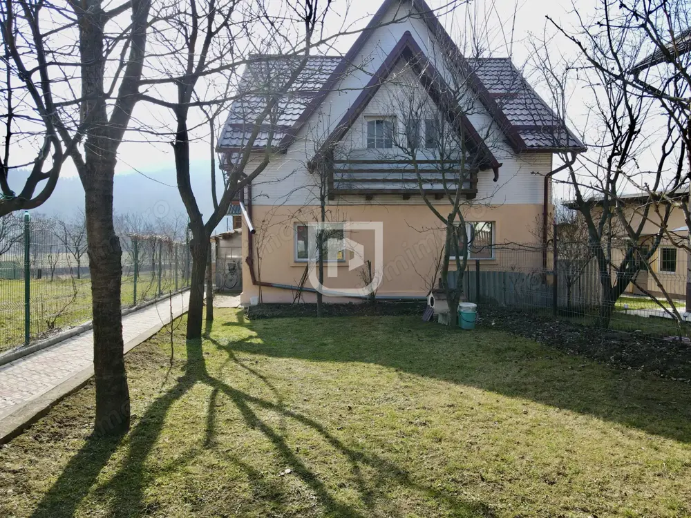 Casă cu teren 400 mp în oraș Gura Humorului Casă cu teren 400 mp în oraș Gura Humorului