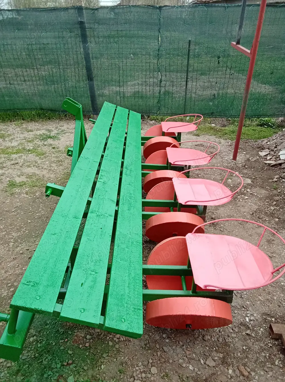 vând mașina plantat pe patru randuri