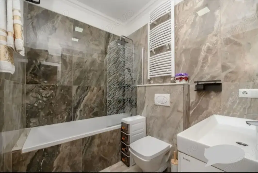 va ofer spre vanzare  un apartament de 2 camere in Dristor