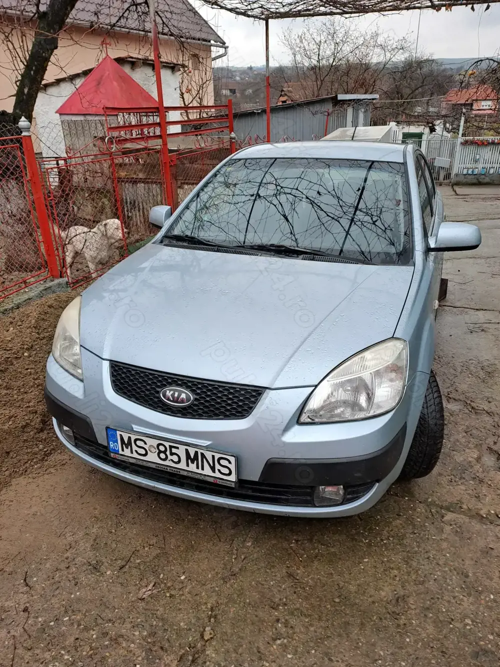 vând kia rio!