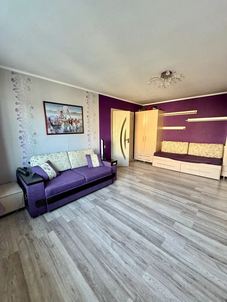 Ofer spre vanzare apartament de doua camere situat pe Bulevardul Bucurestii Noi