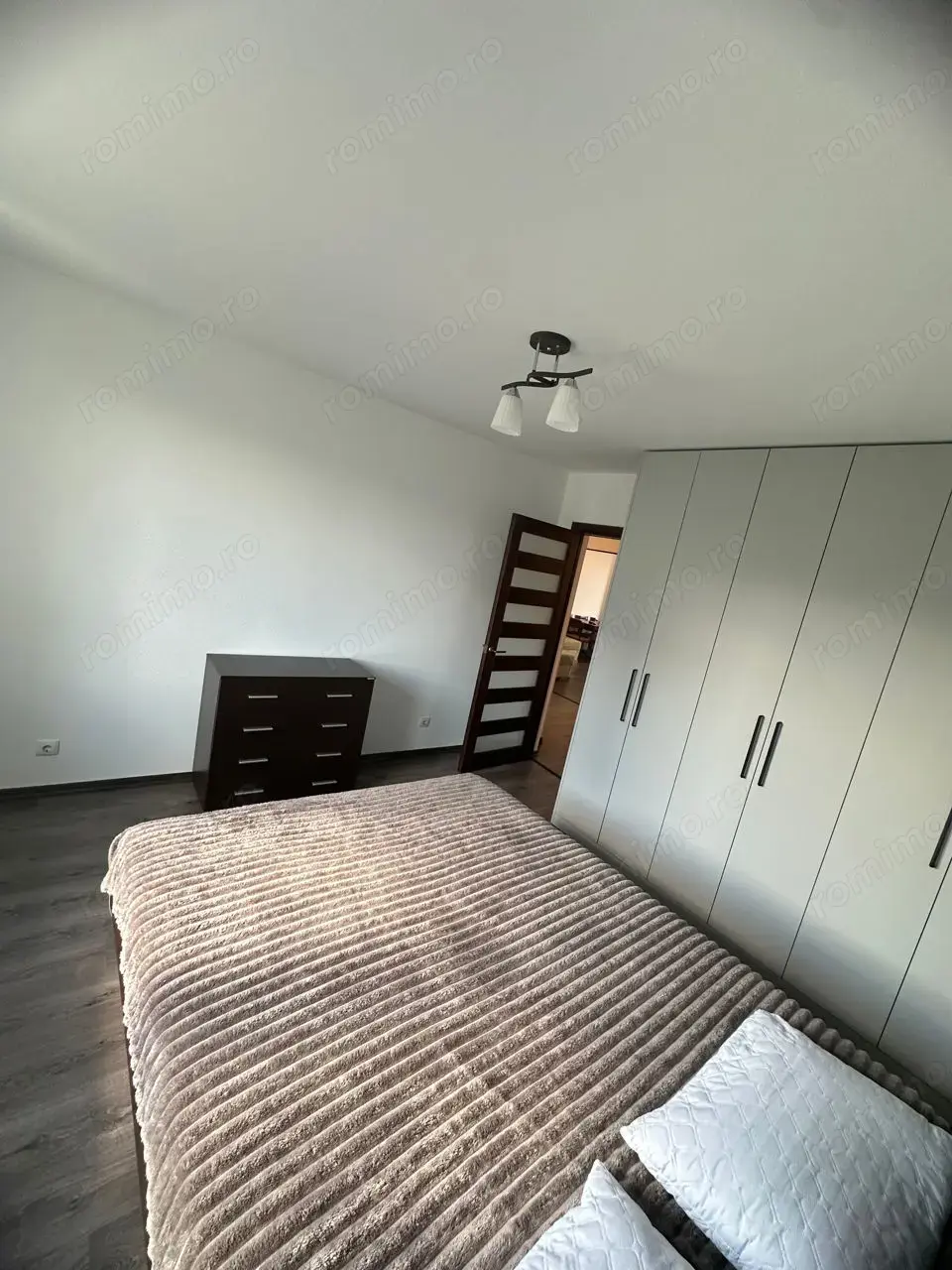 garsoniera de inchiriat zona 1 Decembrie cu centrala proprie