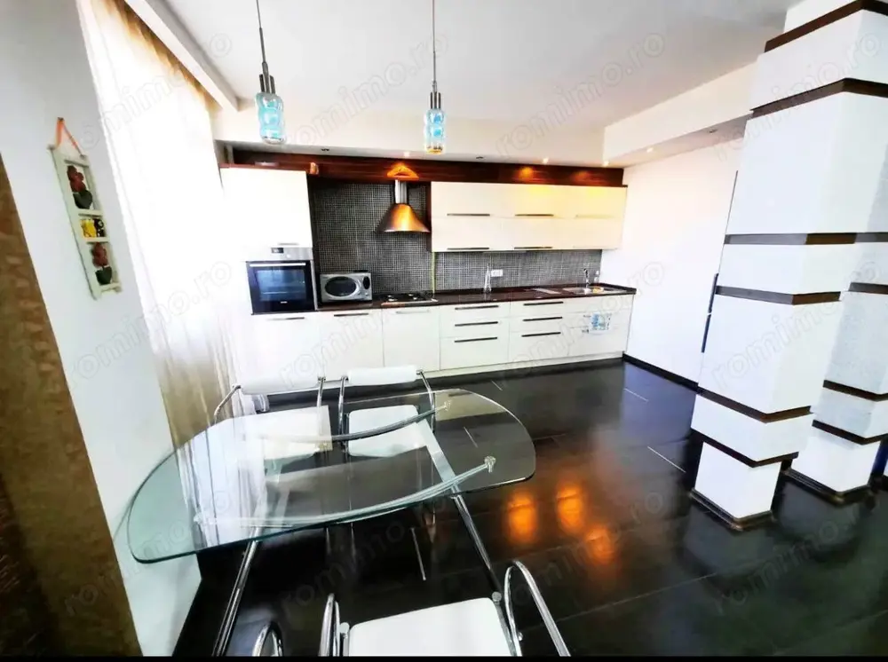 Ofer spre vanzare apartament cu 3 camere in zona Gara de Nord