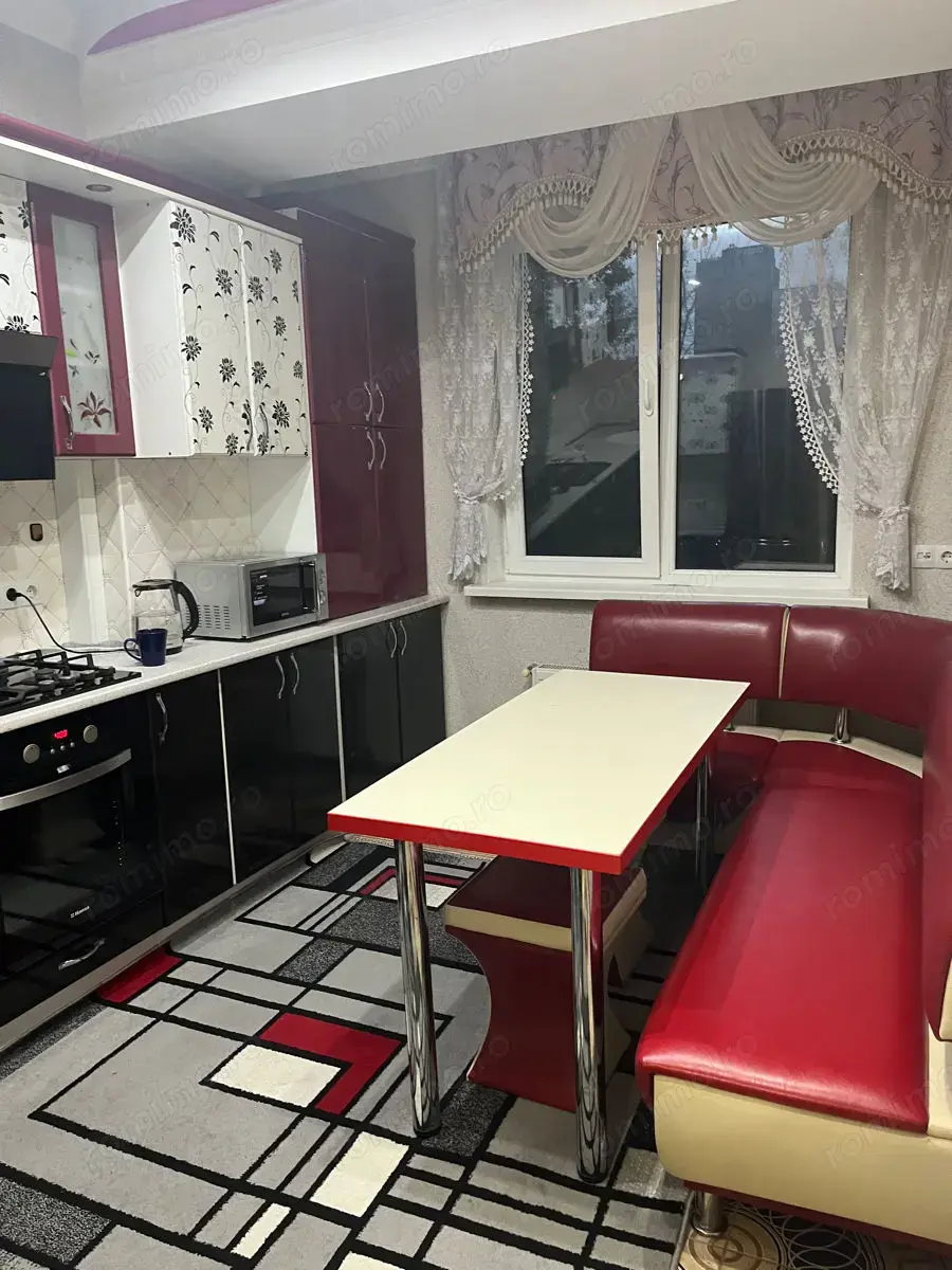 Ofer spre vanzare apartament cu 2 camere in zona Stefan Cel Mare