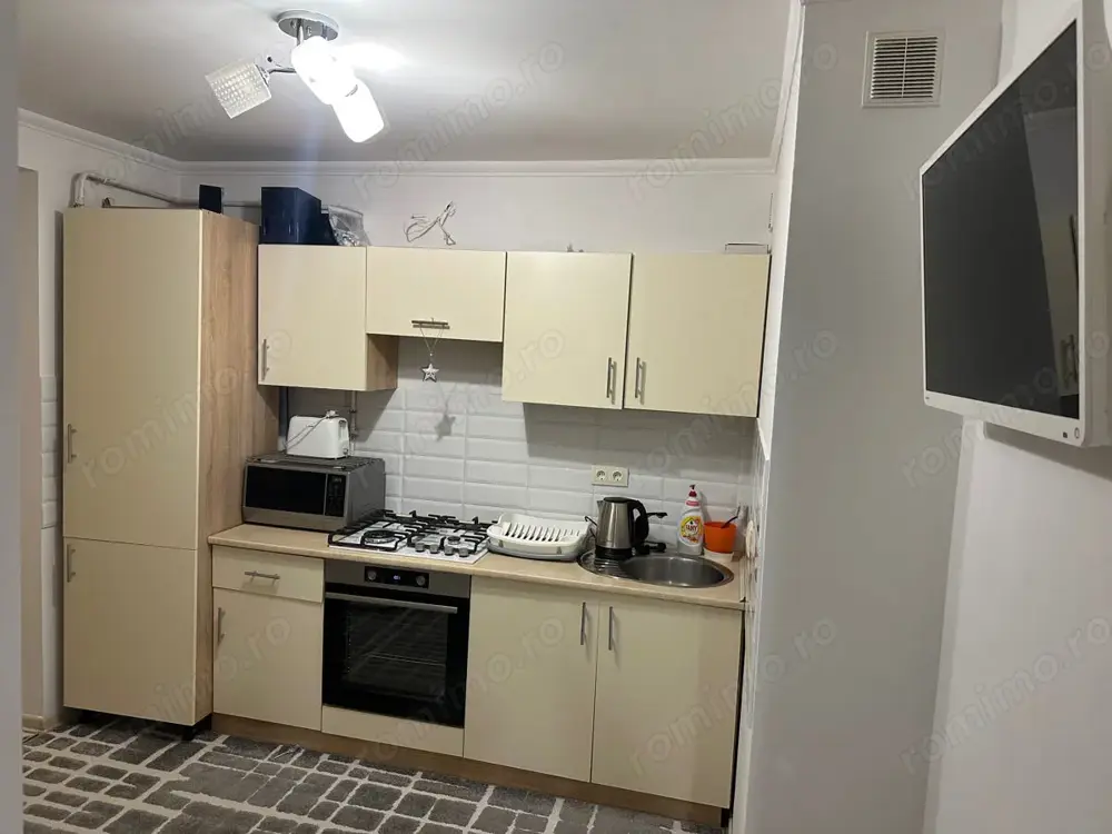 Apartament cu 3 camere de închiriat în Amzei
