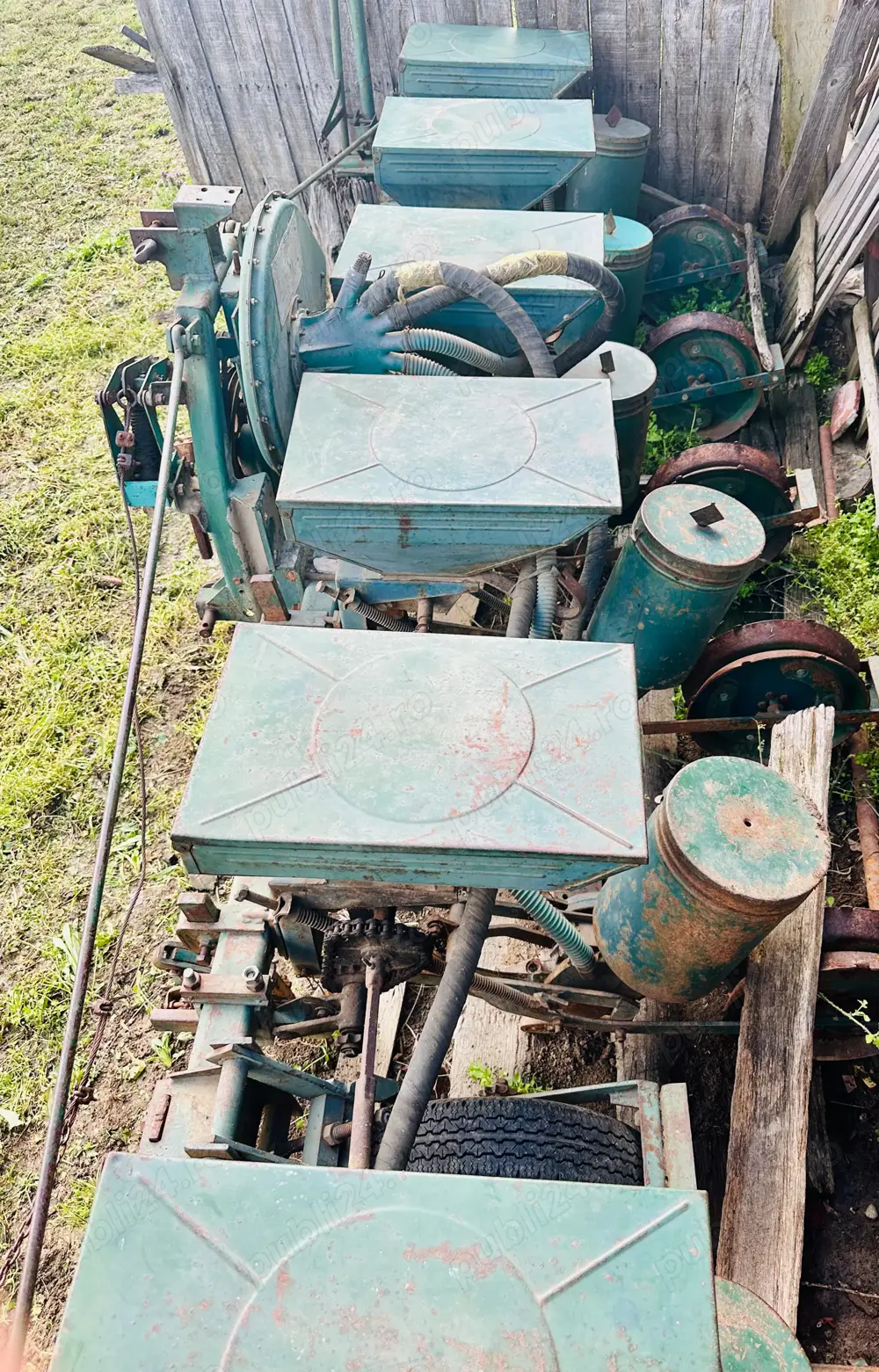 Semanatoare pentru plante prasitoare cu fertilizator, tip SPC6