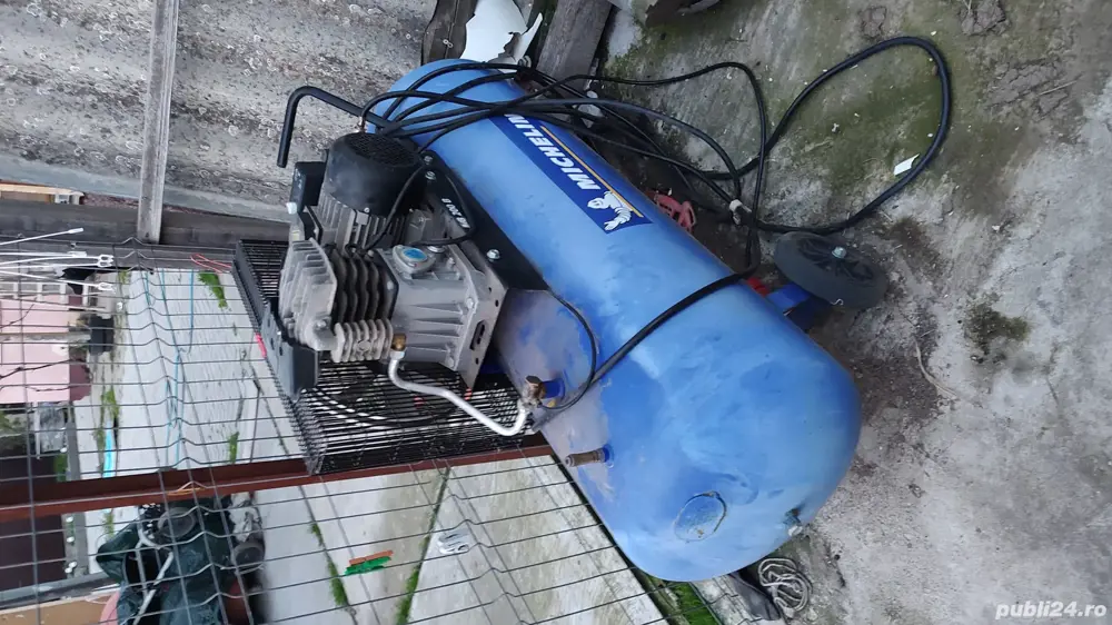 Vând compresor de 200L