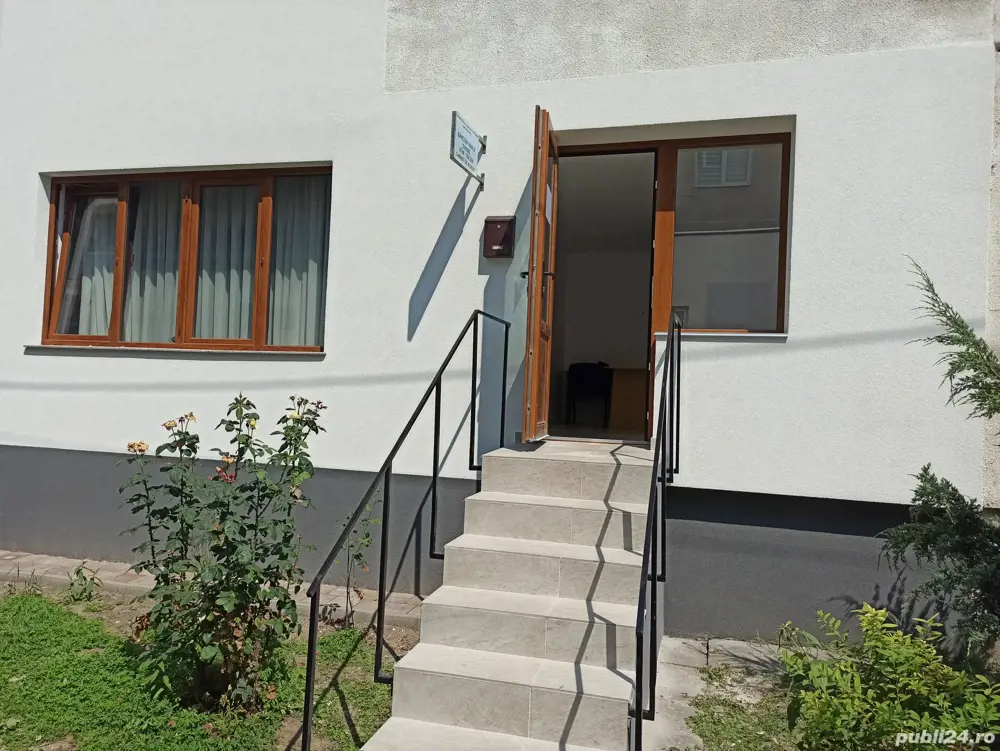 închiriez apartament cu 3 camere in Ludus zona centru