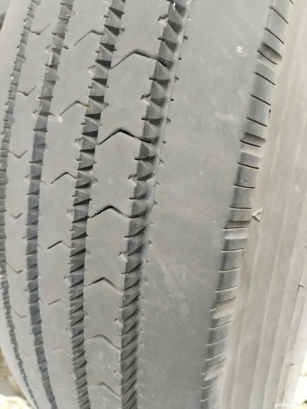 Două anvelopele  japonezeTOYO dimensiuni 8.25 R16 