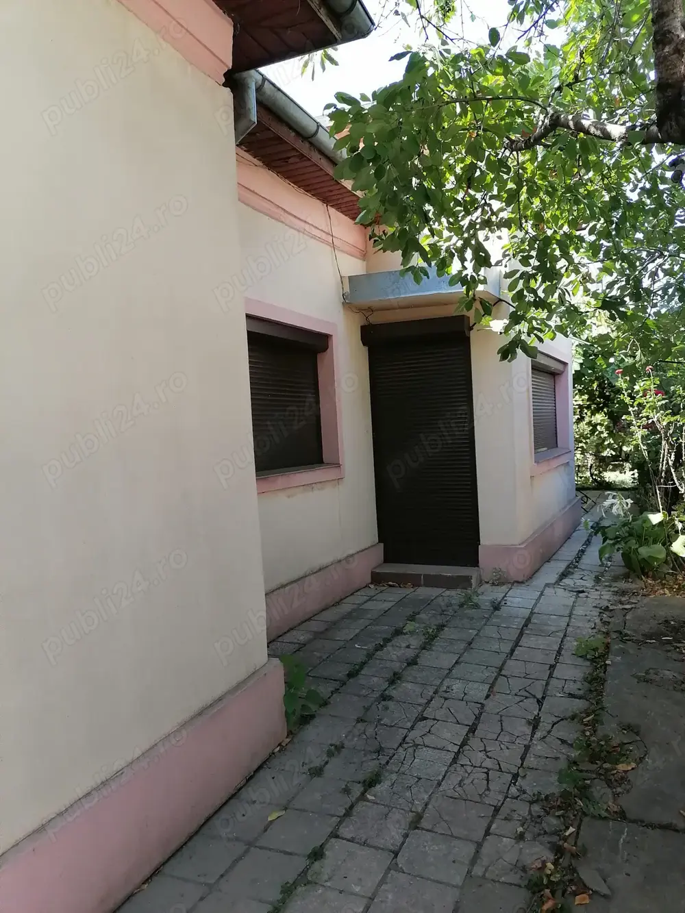 Casa din 3 camere cu curte Giulesti sector 1