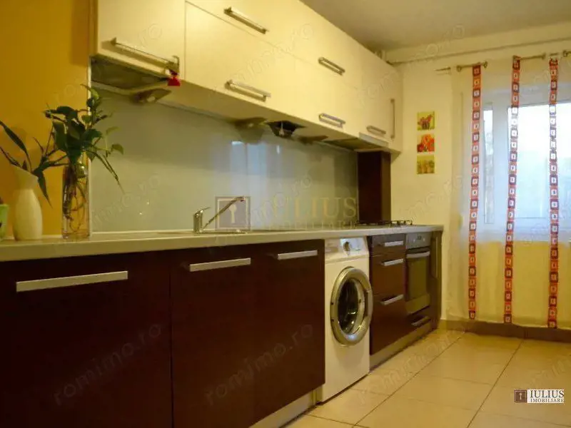 decomandat, centrala proprie-Timocului