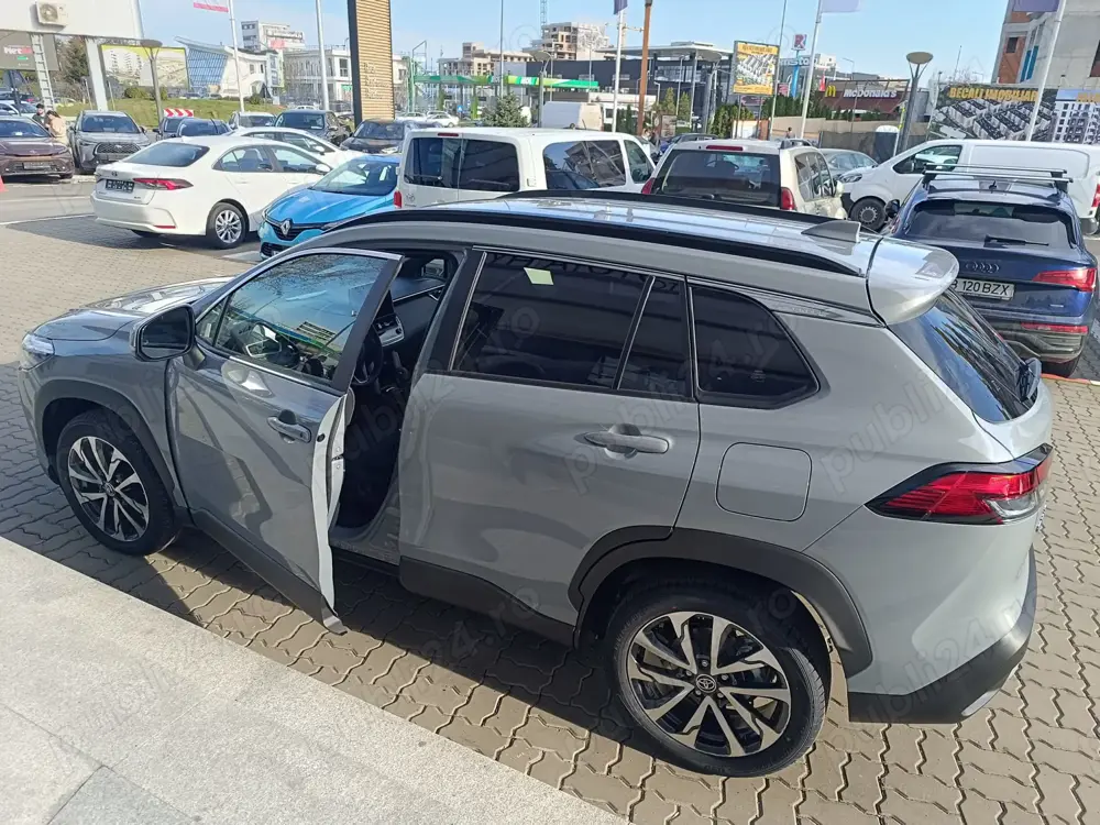 Inchiriere masina cu sofer Toyota Corolla Cross