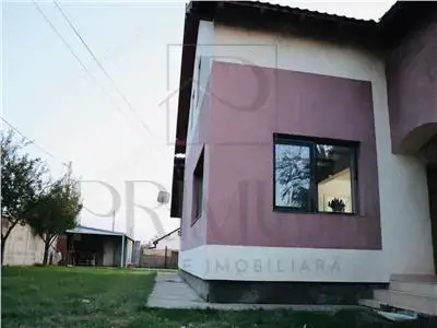 Casa 5 camere - curte mare Casa 5 camere - curte mare