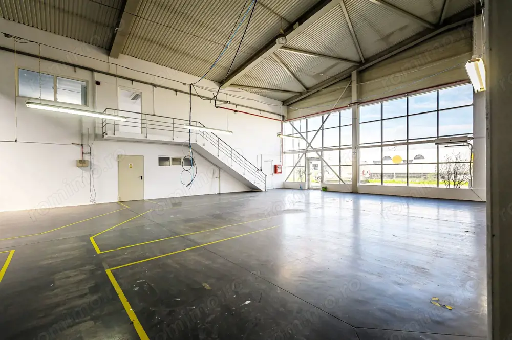 Hală industrială de vânzare 3495 mp în Arad