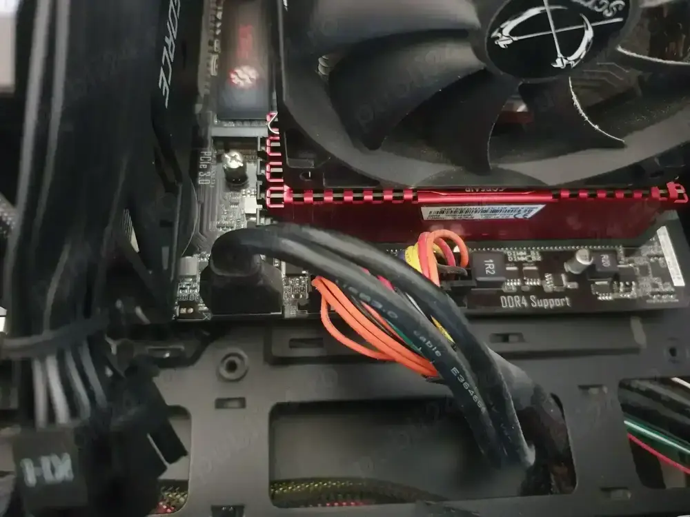 Memorie Corsair Vengeance LPX Red 16GB DDR4 2133MHz CL13 Quad Channel Kit.