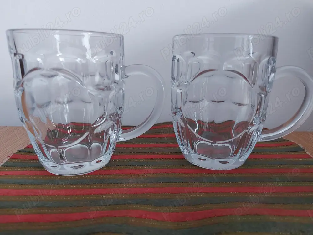 Halbe vechi confectionate din sticla,  buc = 2