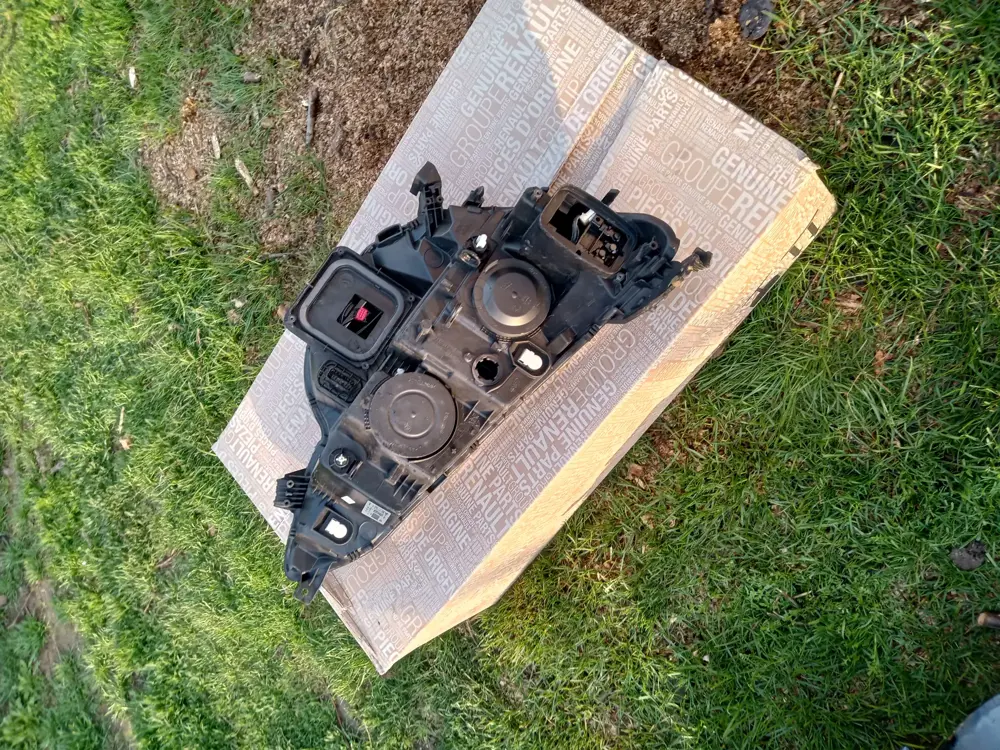 Vând faruri stinga dreapta Renault Megane 4 break 2019 Vând faruri stinga dreapta Renault Megane 4 break 2019