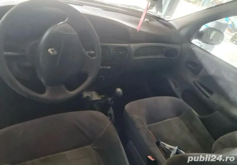 Dezmembrez Renault Megane 1.6 benzina / 1.9 diesel 