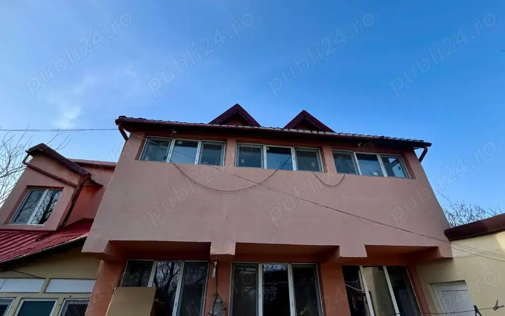 Casa de vanzare 5 camere S+P+E, Movilita, zona linistita in apropiere de lac, 40km de Bucuresti