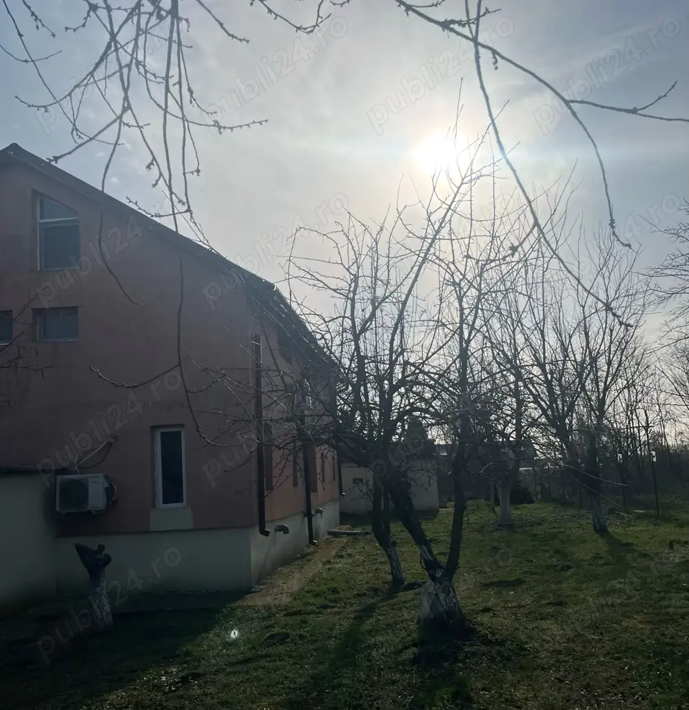 Casa de vanzare 5 camere S+P+E, Movilita, zona linistita in apropiere de lac, 40km de Bucuresti