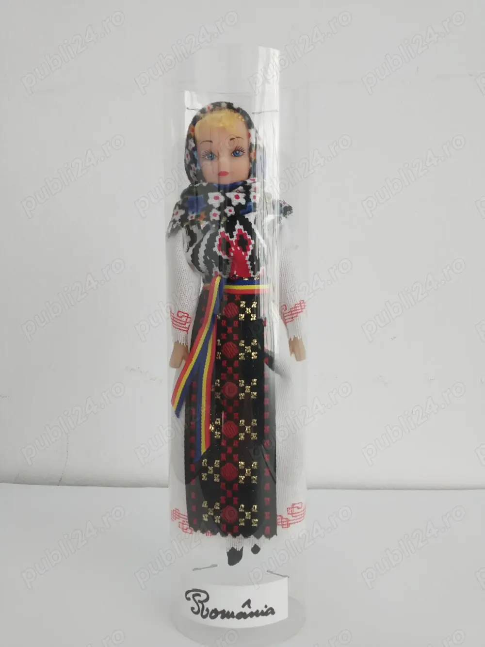 Papusi imbracate in costume populare - Suveniruri romanesti