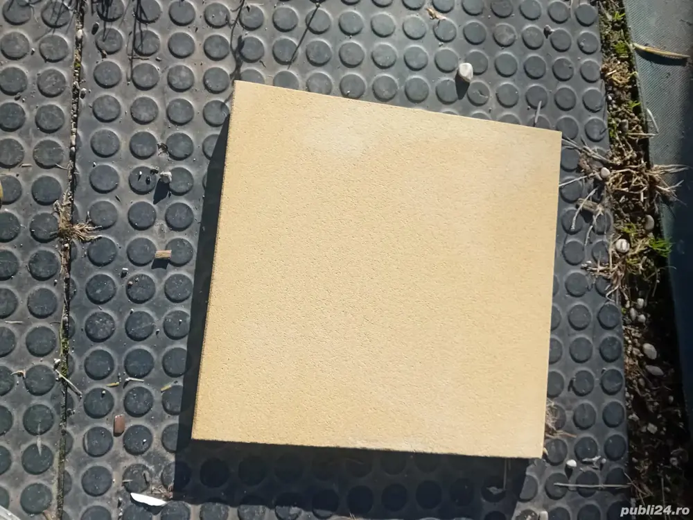 Samota cu gauri, 34 cm x 34,5 cm, grosime 2 cm