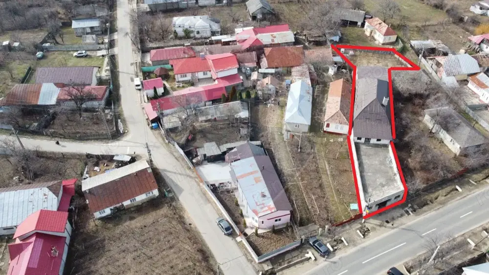 Casă cu 6 camere de vânzare