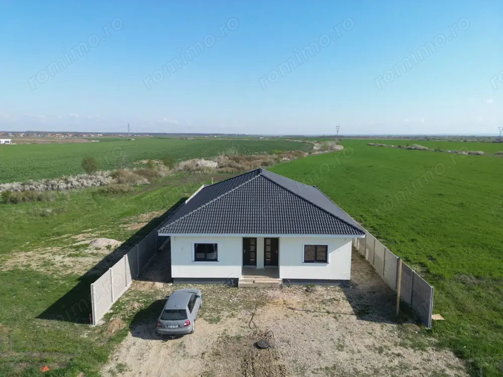 Casă Modernă de Vânzare   3 Camere, 2 Băi, Terasă Acoperită   Zona în Dezvoltare