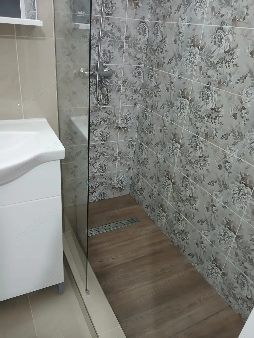 Vand 2 cam DECOMANDAT amenajat NOU 2025 etaj 6   10 cu lift Dambovita langa centrul ALPHA