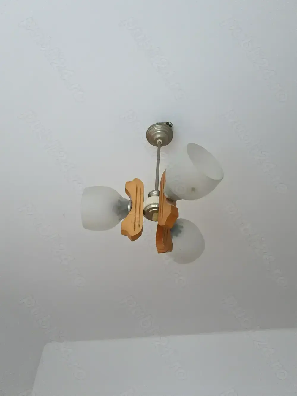 Corpuri iluminat plafoniera lustra lampadar. Pret bucata