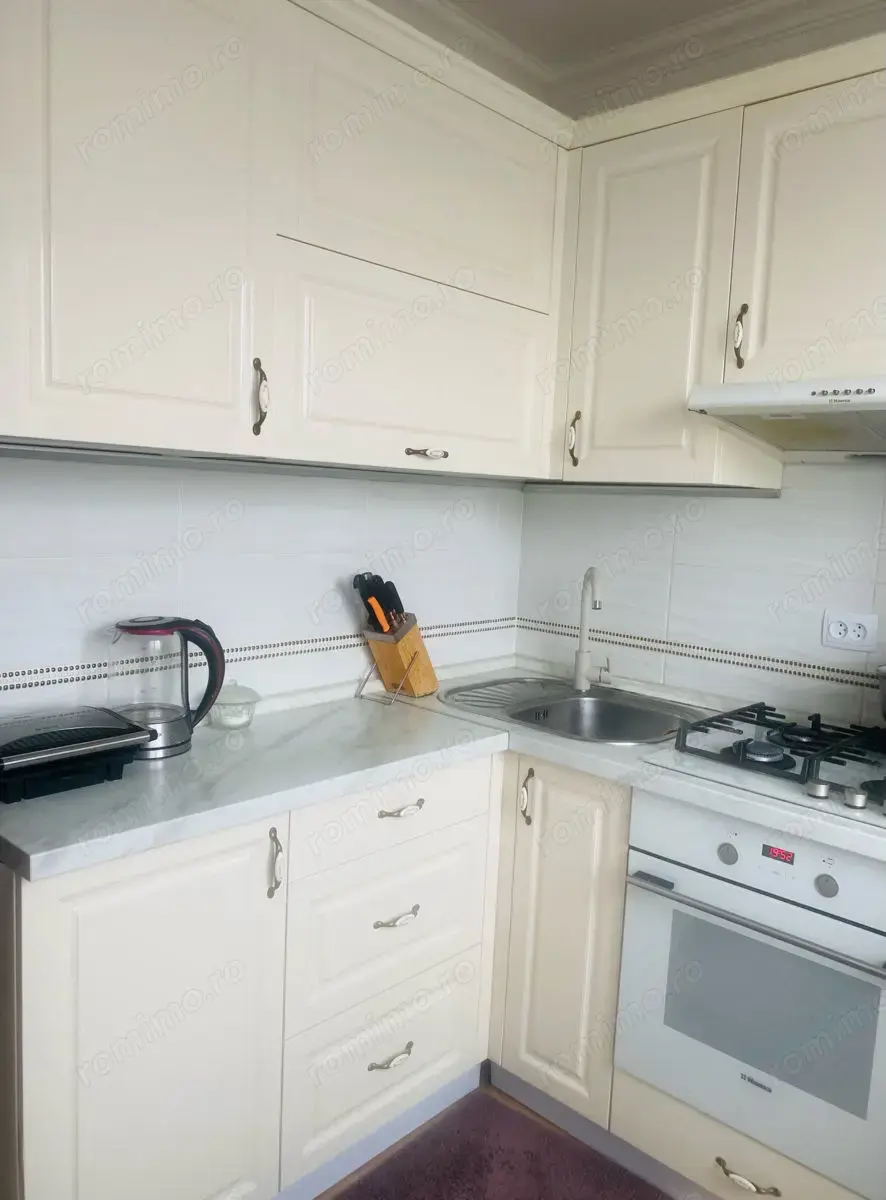 Apartament de 3 camere de vânzare în Rahova