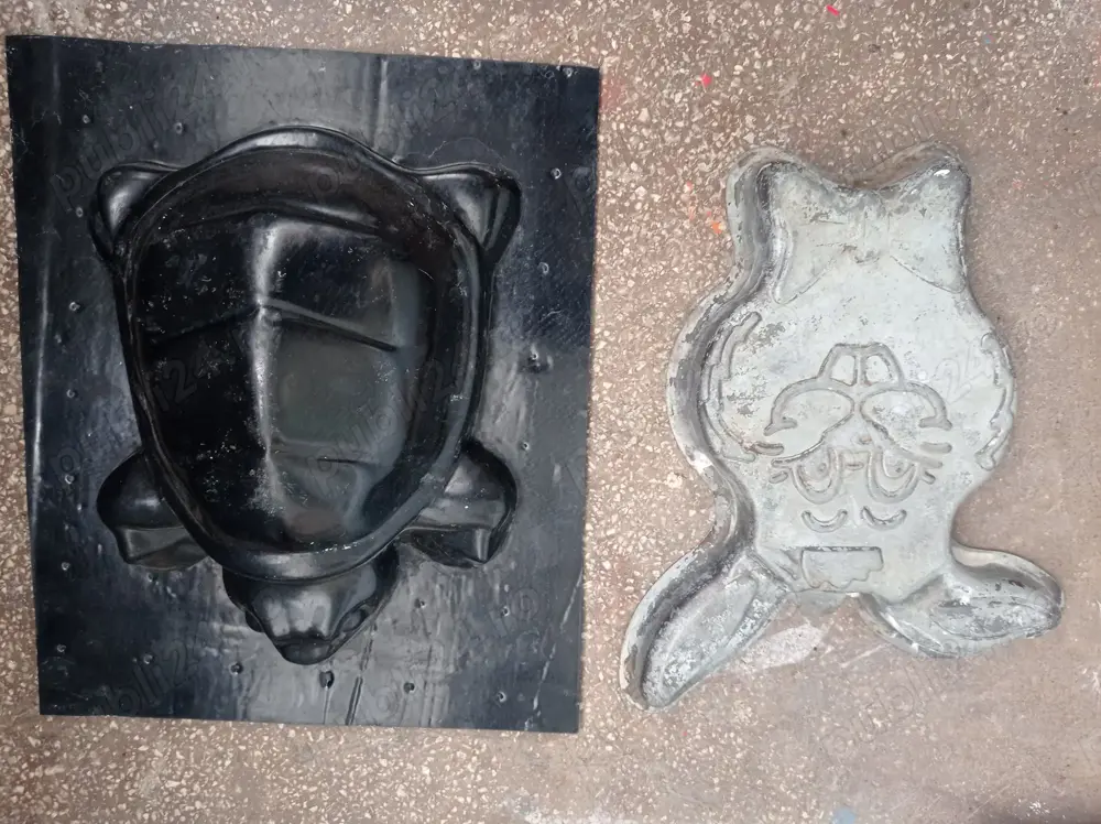 vand doua matrite broasca si cap iepure  decoratiunile au 30 cm lungime  100 lei ambele