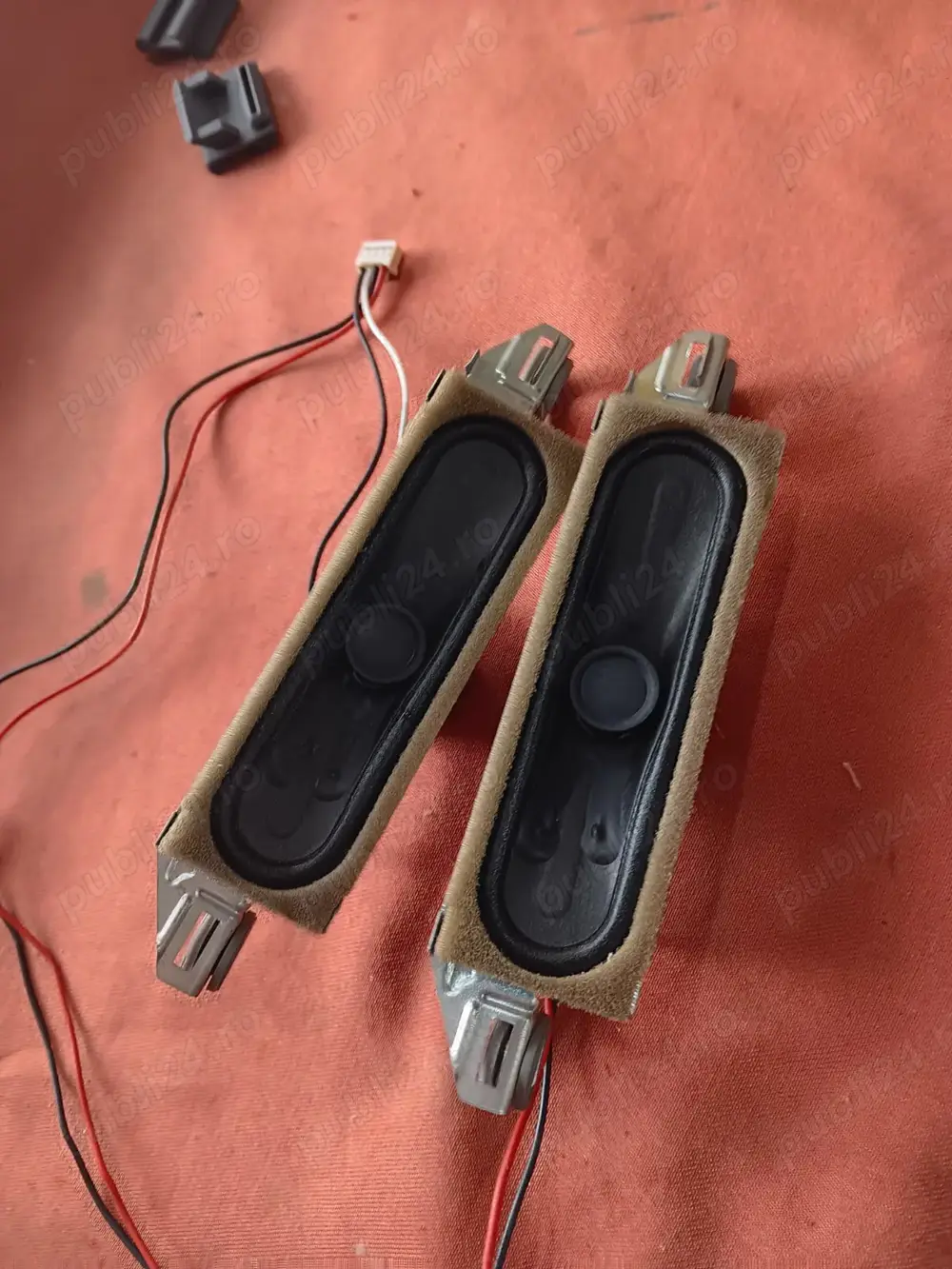 set 2 difuzoare 30077250 8ohm 10w de pe tv Telefunken 32hb4000