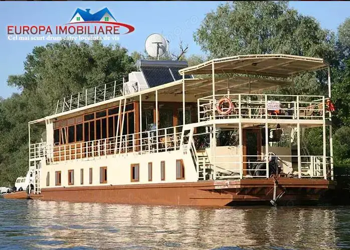 Hotel plutitor de vanzare