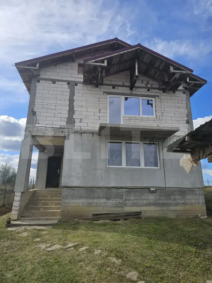Casa la rosu/semifinisata, P + E, 139 mp utili, 523 mp teren, Bradesti