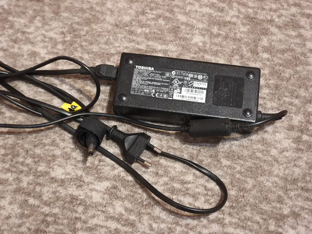 Vând încărcător ORIGINAL - Alimentator laptop Toshiba Satellite P875 90W