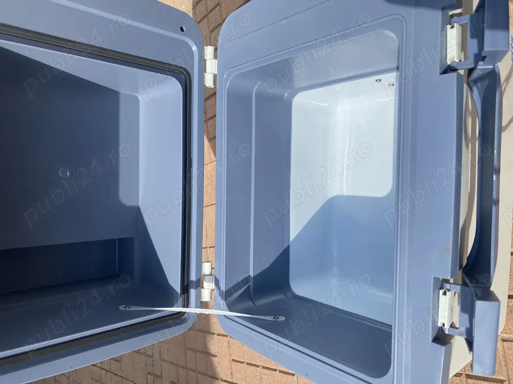 Vând ladă frigorifică pe mașină