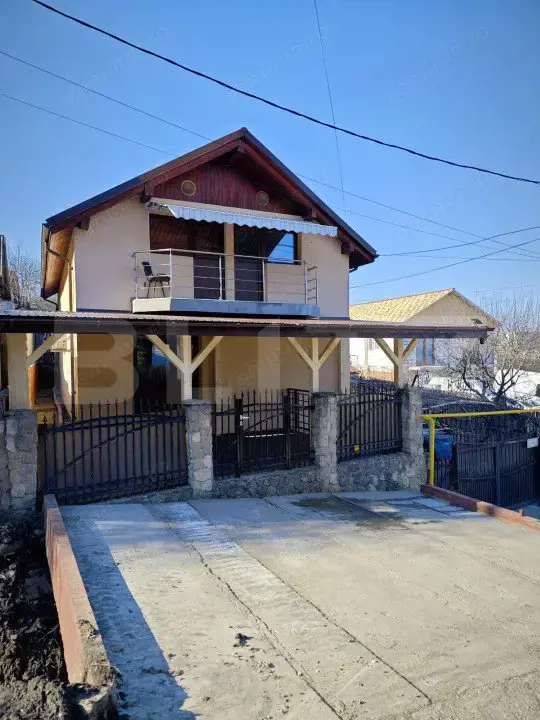 Casa in oras 4 camere, 137 mp, 240 mp teren,  Mircea-Galata