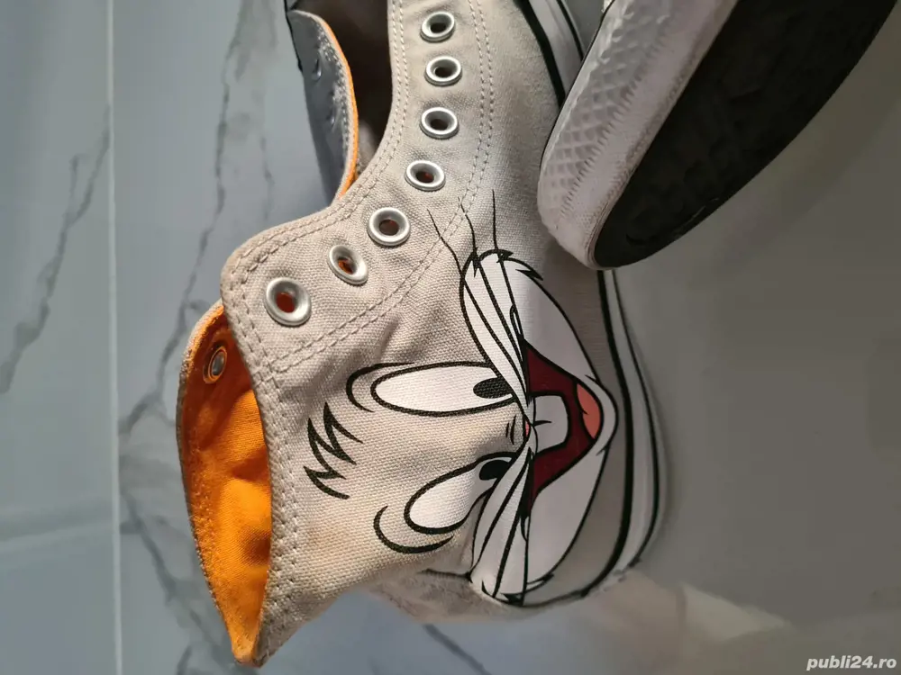 tenesi looney tunes converse