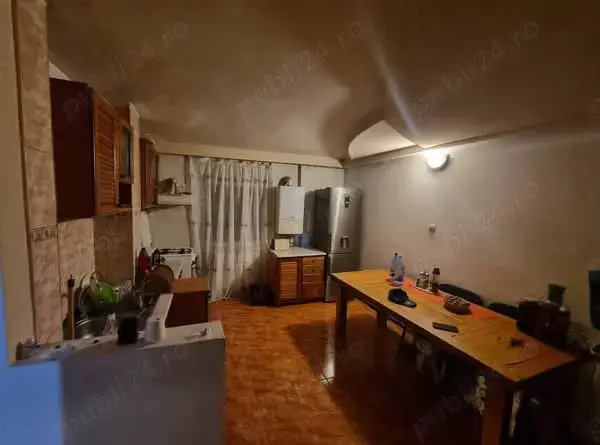 A 41 Apartament 2 camere,decomandat, spațios ,bucătărie mare , Fiald etaj 2