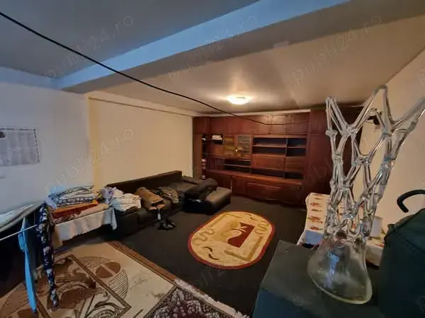 A 33 Proprietarul vinde casa energiei gara  construita acum 3 an din cărămidă ,