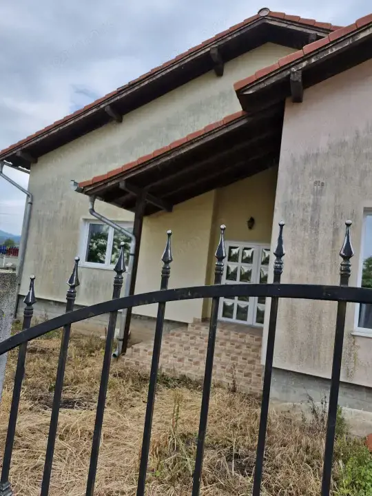 Casă de vânzare nouă