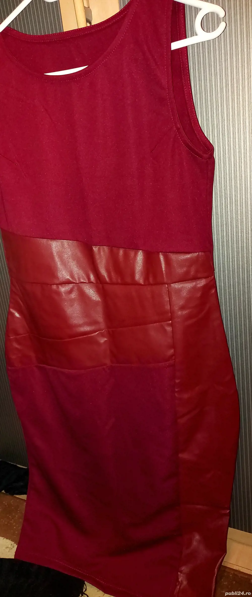 Rochie visiniu închis nouă 