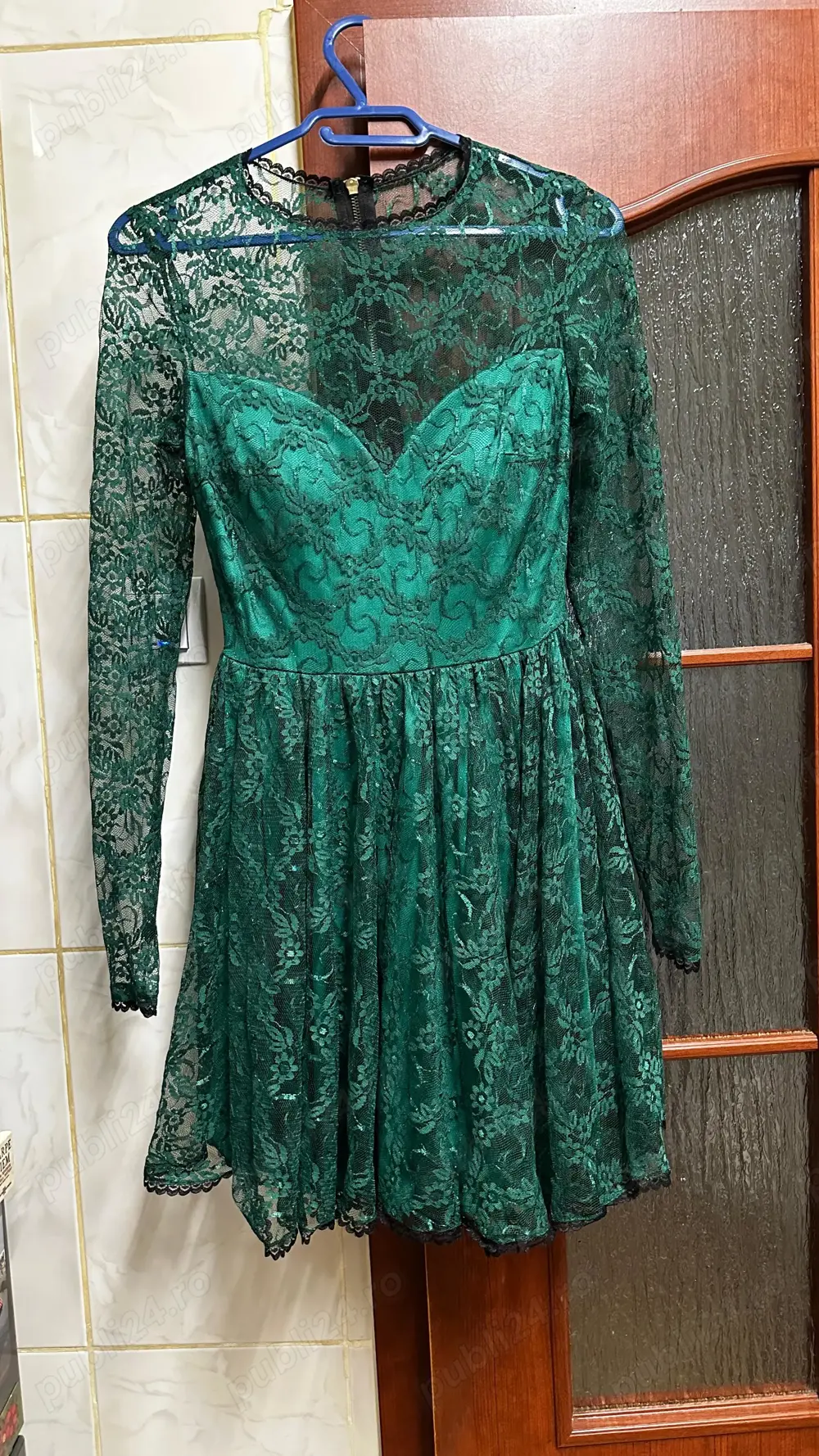 Vand rochie fete 14-18 ani din dantela