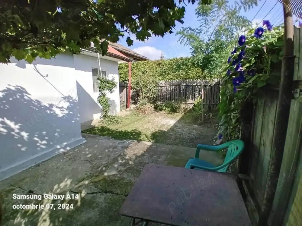 Vând casă cu 2 camere, 300 mp curte