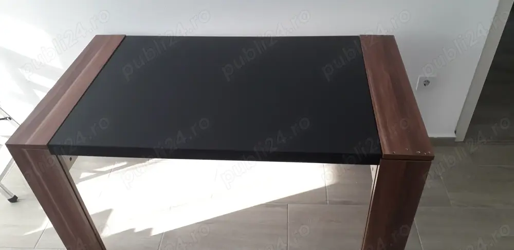 Masa 140 x 80 x 76 cm